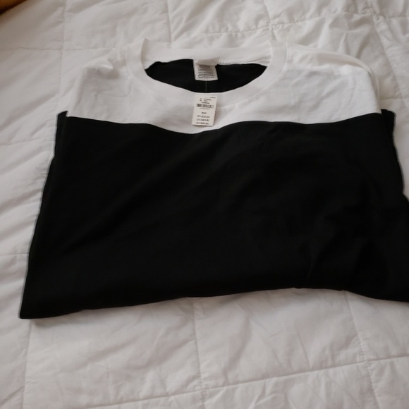 NWT Women's Oversized Medium Long Sleeve Shirt - Picture 3 of 3
